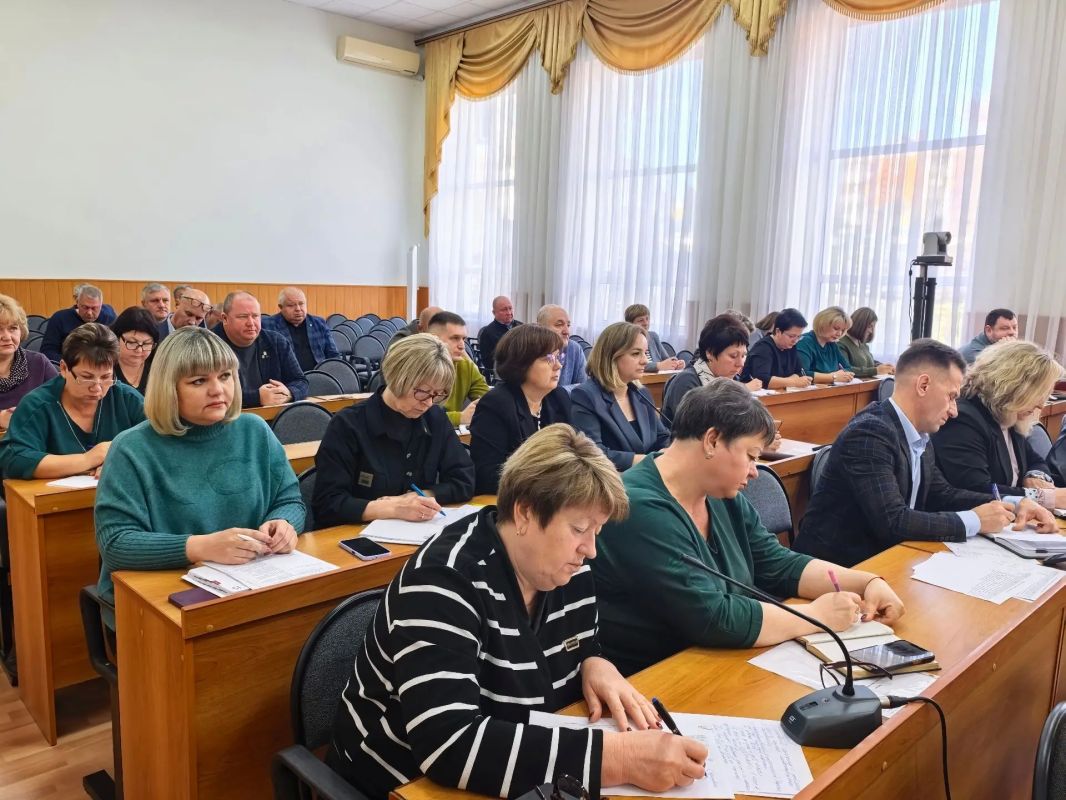 Николай Нестеров: По традиции начал рабочую неделю с совещания с заместителями, руководителями территориальных администраций и структурных подразделений округа Николай Нестеров: По традиции начал рабочую неделю с совещания с заместителями, руководителями территориальных администраций и структурных подразделений округа