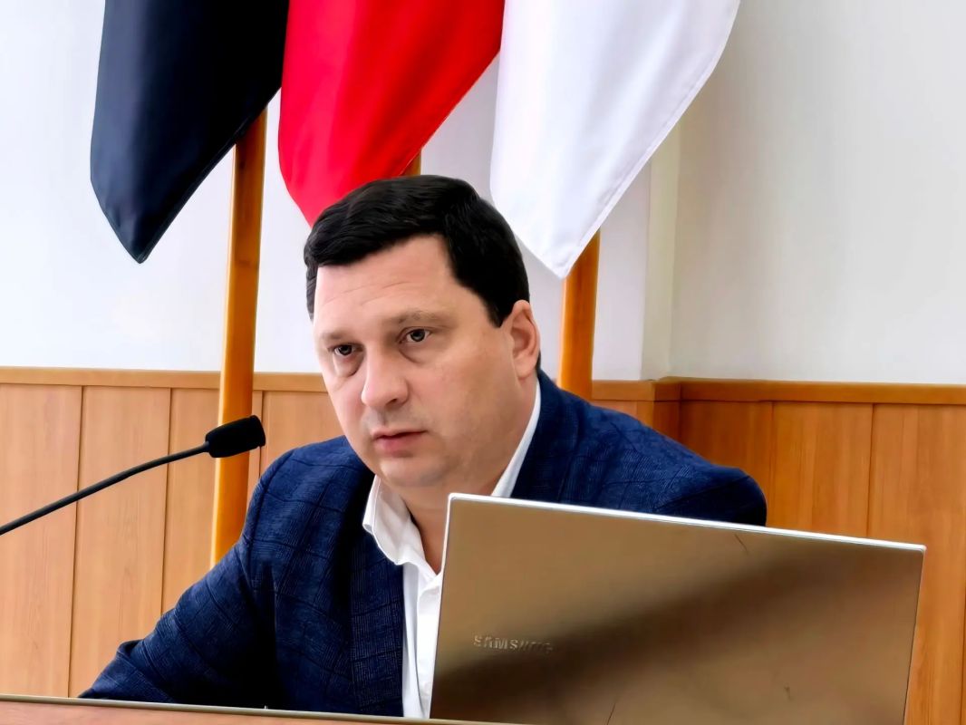 Николай Нестеров: По традиции начал рабочую неделю с совещания с заместителями, руководителями территориальных администраций и структурных подразделений округа