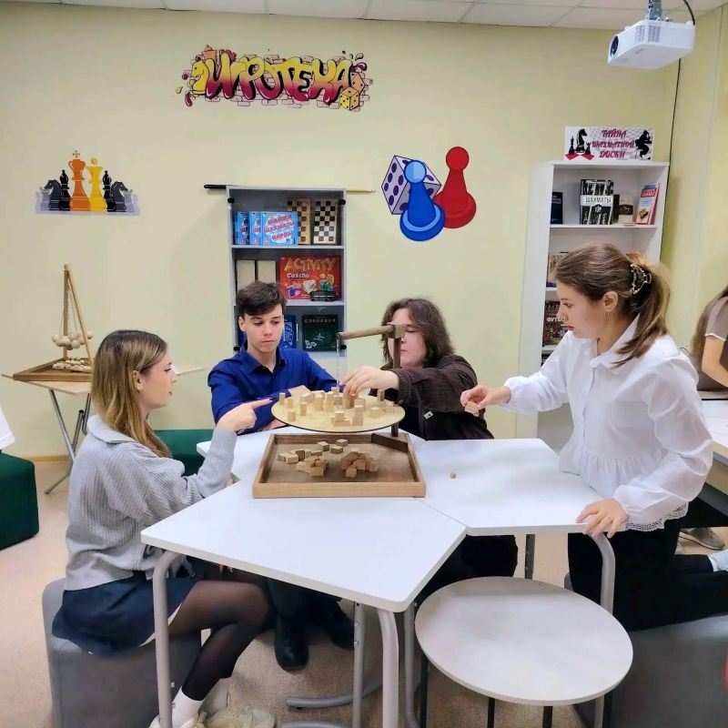 «Умные ходы»: в Новооскольской библиотеке прошёл игровой турнир
