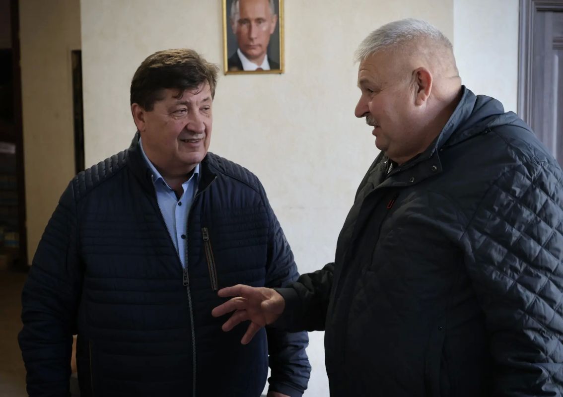 Юрий Клепиков: Сегодня вместе с коллегой по региональному парламенту — депутатом областной Думы Михаилом Афанасьевичем Ананичевым — встретились с военнослужащими Юрий Клепиков: Сегодня вместе с коллегой по региональному парламенту — депутатом областной Думы Михаилом Афанасьевичем Ананичевым — встретились с военнослужащими