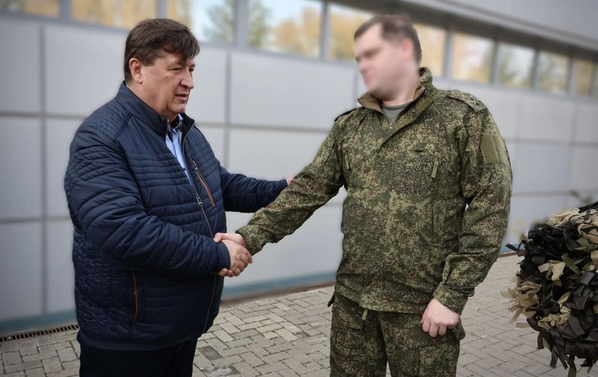 Юрий Клепиков: Сегодня вместе с коллегой по региональному парламенту — депутатом областной Думы Михаилом Афанасьевичем Ананичевым — встретились с военнослужащими Юрий Клепиков: Сегодня вместе с коллегой по региональному парламенту — депутатом областной Думы Михаилом Афанасьевичем Ананичевым — встретились с военнослужащими
