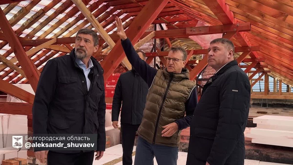 Александр Шуваев: Посетил ещё один дом недалеко от площади, который пострадал от обстрела ещё в августе