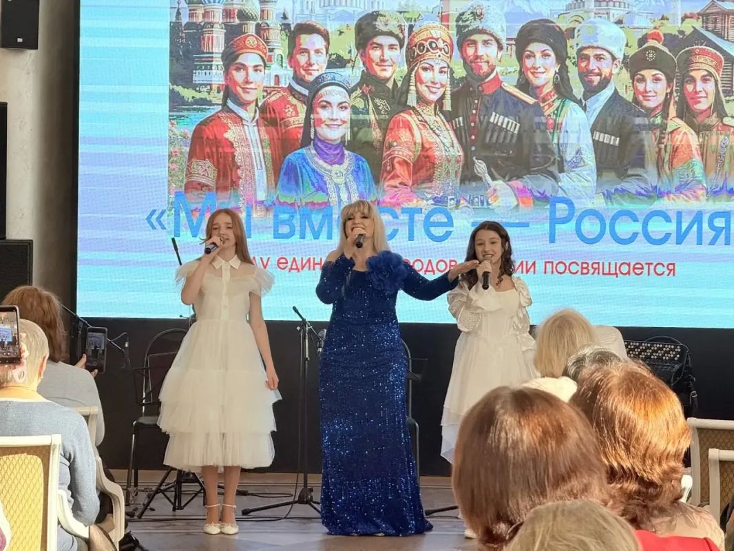 В Малом зале Белгородской государственной филармонии прошла очередная встреча в рамках музыкальной гостиной «Серебряная пора» В Малом зале Белгородской государственной филармонии прошла очередная встреча в рамках музыкальной гостиной «Серебряная пора»