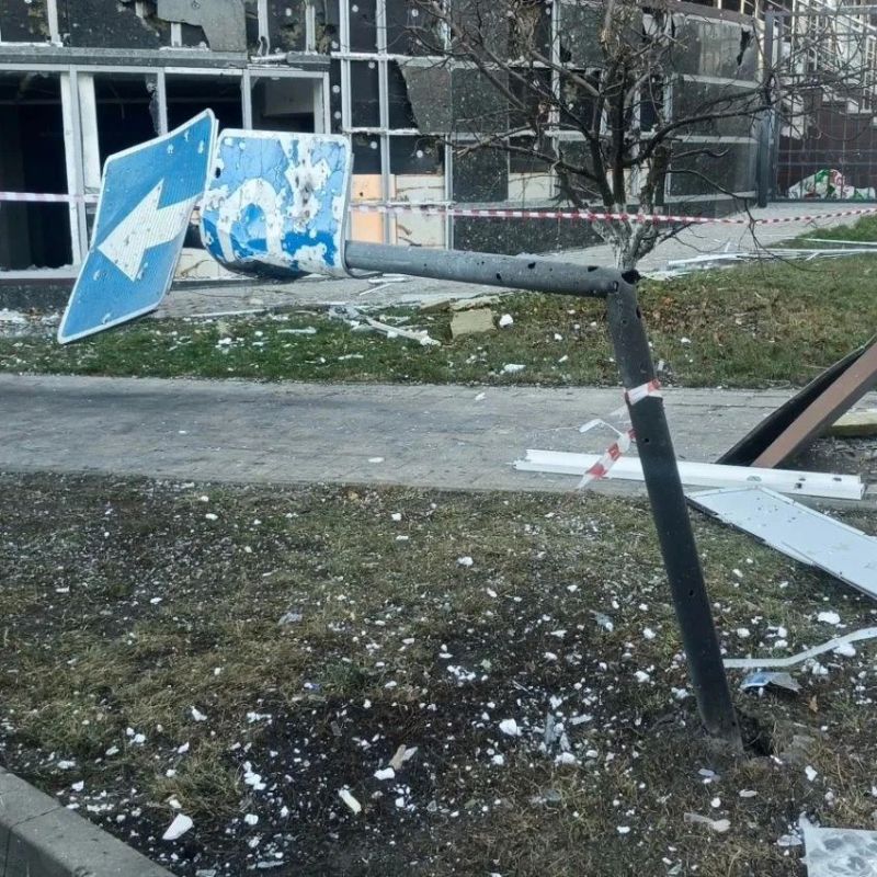 В Белгороде восстановили дорожные знаки в пострадавшем от атаки ВСУ районе В Белгороде восстановили дорожные знаки в пострадавшем от атаки ВСУ районе