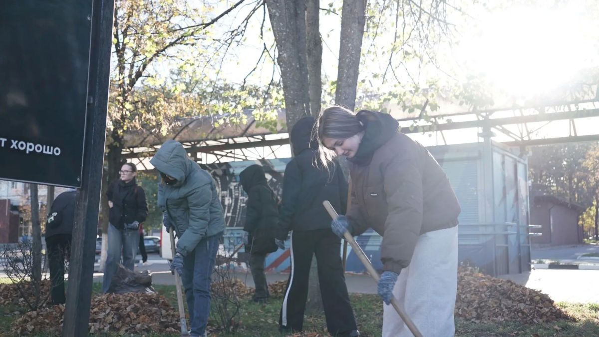 Студенты СОФ НИУ «БелГУ» вышли на общегородской субботник Студенты СОФ НИУ «БелГУ» вышли на общегородской субботник
