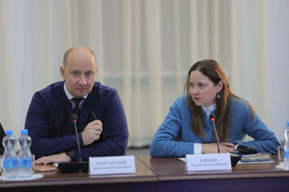 В музее-заповеднике «Прохоровское поле» прошло очередное заседание Общественного совета при министерстве по делам молодёжи Белгородской области В музее-заповеднике «Прохоровское поле» прошло очередное заседание Общественного совета при министерстве по делам молодёжи Белгородской области
