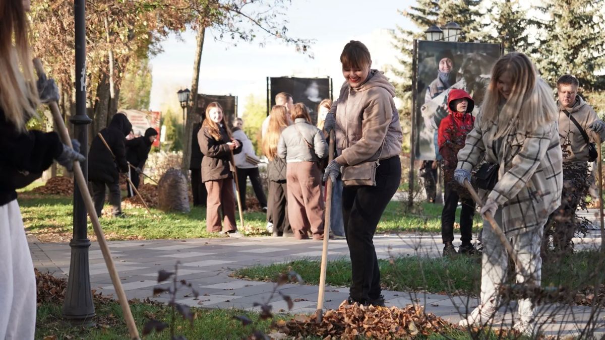Студенты СОФ НИУ «БелГУ» вышли на общегородской субботник Студенты СОФ НИУ «БелГУ» вышли на общегородской субботник