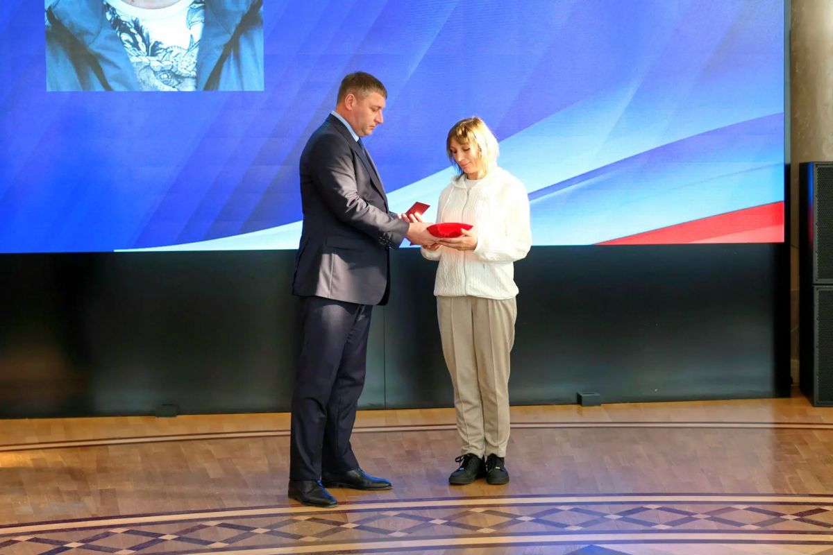 Андрей Миськов: Губернатор Белгородской области Александр Шуваев передал государственные награды родным наших земляков - тех, кто проявил истинный героизм и самоотверженность, защищая Отечество в ходе специальной военной... Андрей Миськов: Губернатор Белгородской области Александр Шуваев передал государственные награды родным наших земляков - тех, кто проявил истинный героизм и самоотверженность, защищая Отечество в ходе специальной военной...