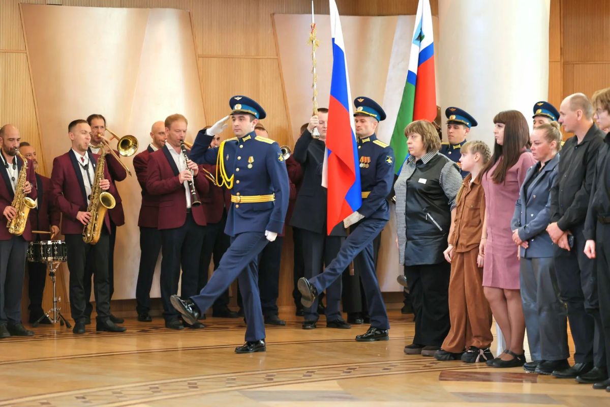 Андрей Миськов: Губернатор Белгородской области Александр Шуваев передал государственные награды родным наших земляков - тех, кто проявил истинный героизм и самоотверженность, защищая Отечество в ходе специальной военной... Андрей Миськов: Губернатор Белгородской области Александр Шуваев передал государственные награды родным наших земляков - тех, кто проявил истинный героизм и самоотверженность, защищая Отечество в ходе специальной военной...