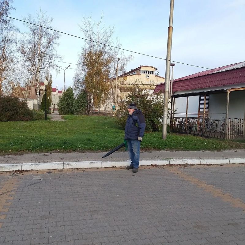 Чистота города складывается из ежедневной работы коммунальщиков Чистота города складывается из ежедневной работы коммунальщиков