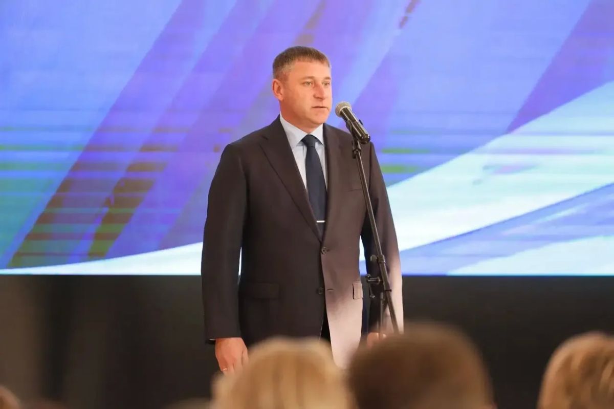 Сегодня в торжественной обстановке губернатор Александр Шуваев вручил государственные награды семьям тех, кто ценой своей жизни защищал нашу родину и мирных граждан Сегодня в торжественной обстановке губернатор Александр Шуваев вручил государственные награды семьям тех, кто ценой своей жизни защищал нашу родину и мирных граждан