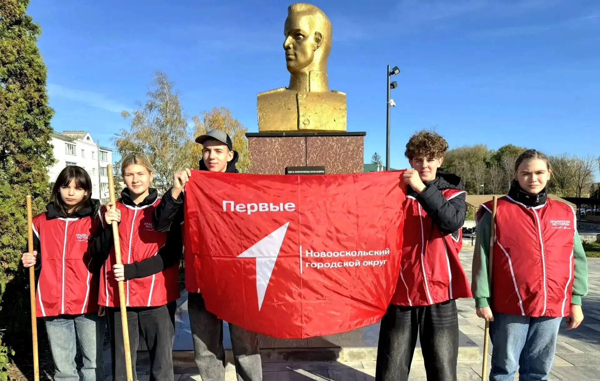 В рамках осеннего месячника добровольного служения активисты «Движения Первых» из городской школы №1 провели важную и нужную акцию