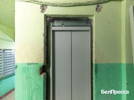 В многоэтажке на Преображенской в Белгороде завершают установку нового лифта В многоэтажке на Преображенской в Белгороде завершают установку нового лифта