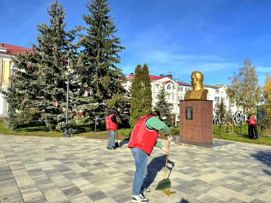 В рамках осеннего месячника добровольного служения активисты «Движения Первых» из городской школы №1 провели важную и нужную акцию В рамках осеннего месячника добровольного служения активисты «Движения Первых» из городской школы №1 провели важную и нужную акцию