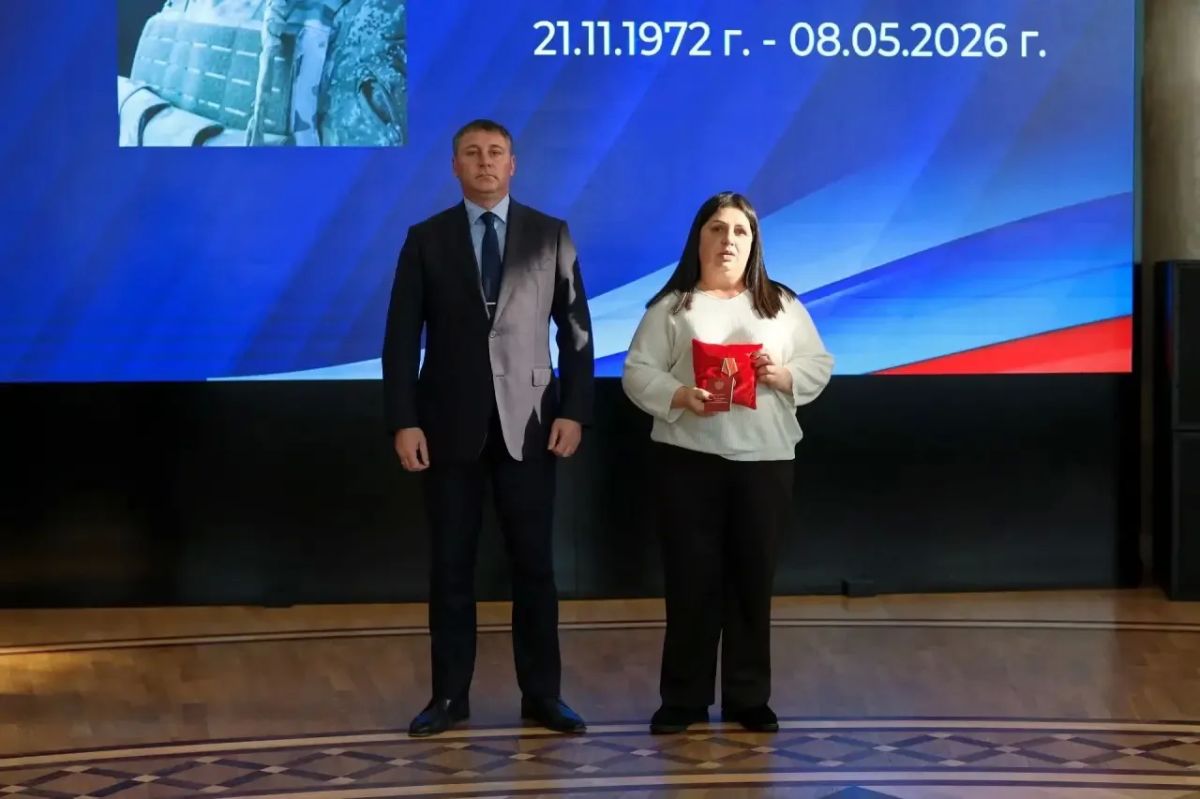 Сегодня в торжественной обстановке губернатор Александр Шуваев вручил государственные награды семьям тех, кто ценой своей жизни защищал нашу родину и мирных граждан Сегодня в торжественной обстановке губернатор Александр Шуваев вручил государственные награды семьям тех, кто ценой своей жизни защищал нашу родину и мирных граждан