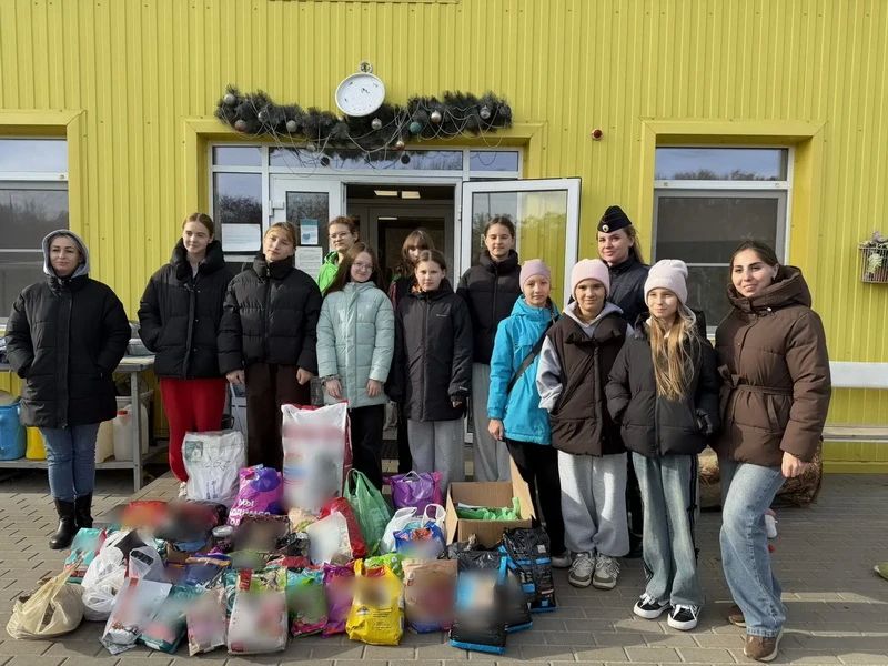 В Белгородском округе в рамках акции "Каникулы с Общественным советом" школьники навестили животных в приюте В Белгородском округе в рамках акции "Каникулы с Общественным советом" школьники навестили животных в приюте