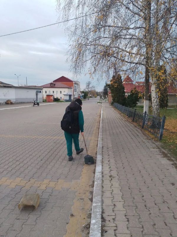 Чистота города складывается из ежедневной работы коммунальщиков Чистота города складывается из ежедневной работы коммунальщиков
