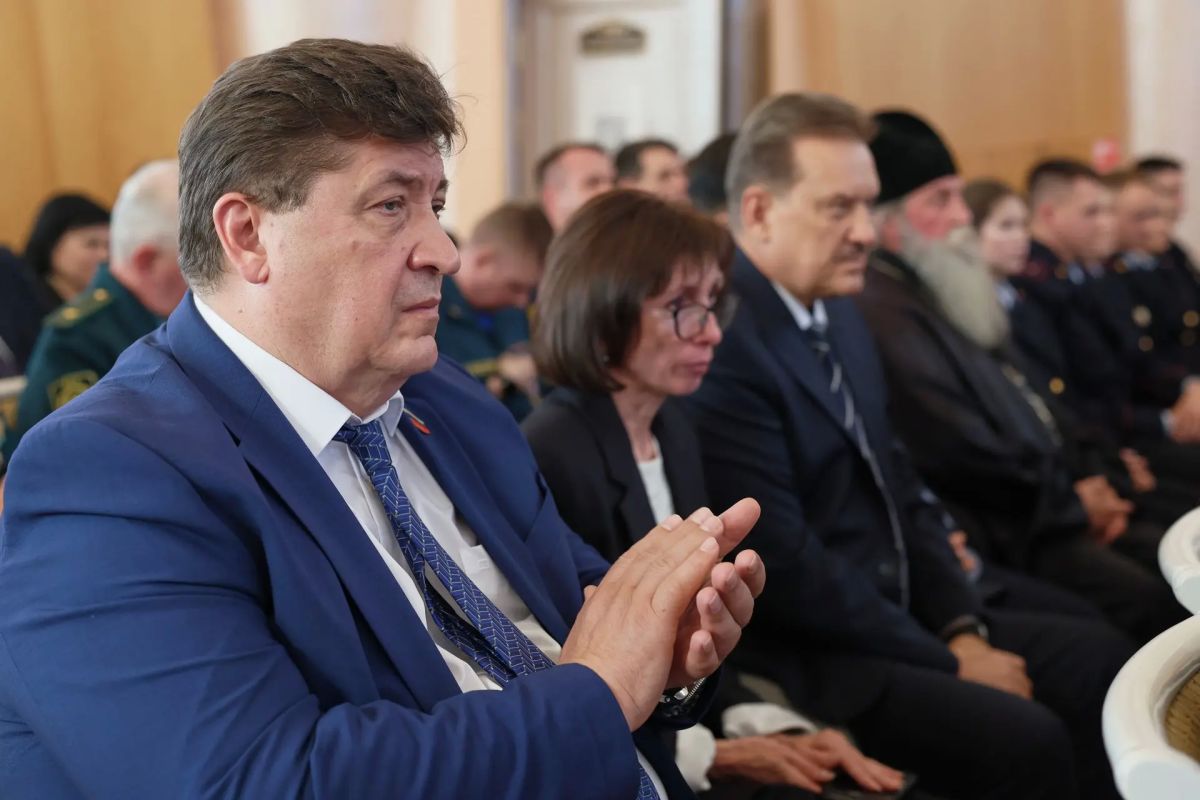 Юрий Клепиков: Накануне в областном центре состоялась передача высоких государственных наград семьям белгородцев, погибших в ходе специальной военной операции и при исполнении служебного долга Юрий Клепиков: Накануне в областном центре состоялась передача высоких государственных наград семьям белгородцев, погибших в ходе специальной военной операции и при исполнении служебного долга