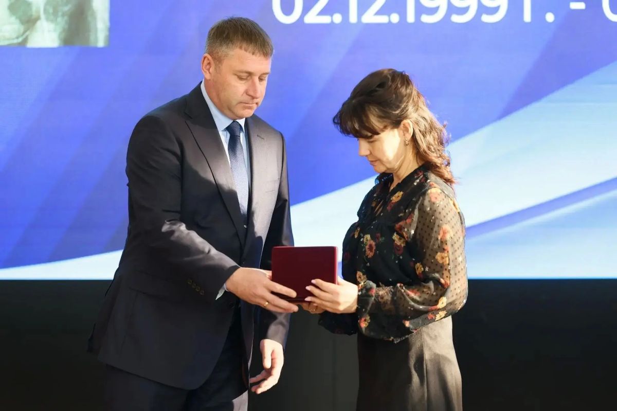 Александр Шуваев передал 31 государственную награду семьям погибших героев Александр Шуваев передал 31 государственную награду семьям погибших героев