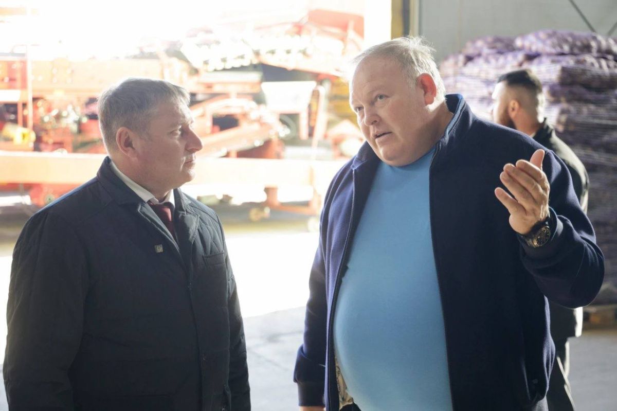 Александр Шуваев: Также посетил Радьковскую школу, где осмотрел новый агротехнологический класс и теплицу Александр Шуваев: Также посетил Радьковскую школу, где осмотрел новый агротехнологический класс и теплицу