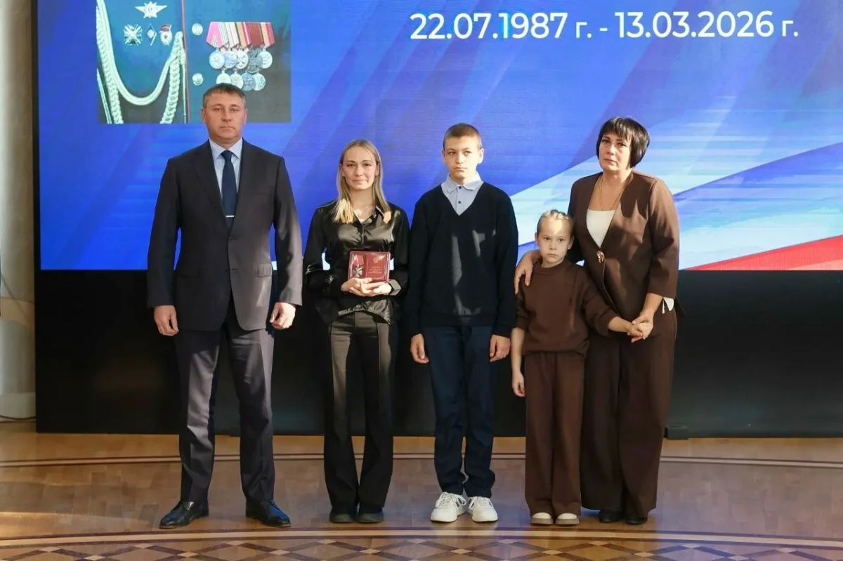 Алексей Дыбов: Александр Шуваев передал семьям погибших героев 31 государственную награду Алексей Дыбов: Александр Шуваев передал семьям погибших героев 31 государственную награду
