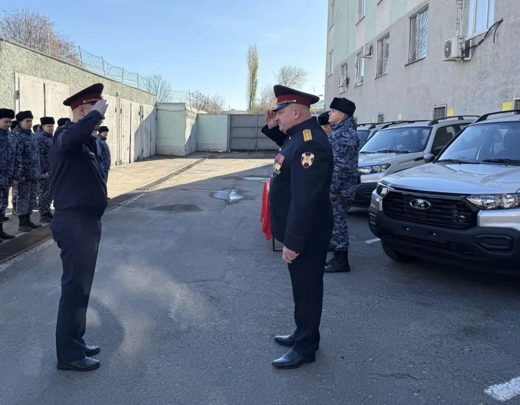 Новые служебные автомобили вручили росгвардейцам в Белгороде Новые служебные автомобили вручили росгвардейцам в Белгороде