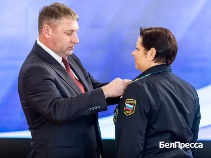 Белгородским судебным приставам вручили региональные и ведомственные награды Белгородским судебным приставам вручили региональные и ведомственные награды