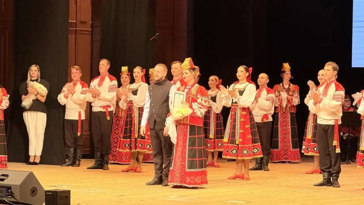 В Белгородской государственной филармонии сегодня праздничный концерт, посвящённый 55-летию Ансамбля песни и танца «Белогорье» В Белгородской государственной филармонии сегодня праздничный концерт, посвящённый 55-летию Ансамбля песни и танца «Белогорье»
