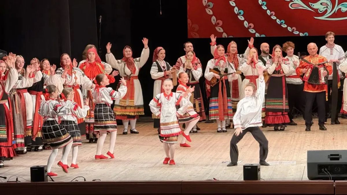 В Белгородской государственной филармонии сегодня праздничный концерт, посвящённый 55-летию Ансамбля песни и танца «Белогорье» В Белгородской государственной филармонии сегодня праздничный концерт, посвящённый 55-летию Ансамбля песни и танца «Белогорье»