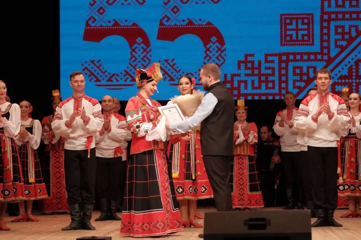 В Белгородской государственной филармонии сегодня праздничный концерт, посвящённый 55-летию Ансамбля песни и танца «Белогорье» В Белгородской государственной филармонии сегодня праздничный концерт, посвящённый 55-летию Ансамбля песни и танца «Белогорье»