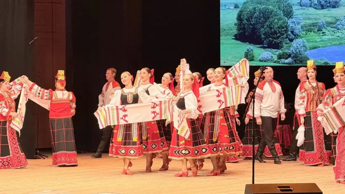 В Белгородской государственной филармонии сегодня праздничный концерт, посвящённый 55-летию Ансамбля песни и танца «Белогорье» В Белгородской государственной филармонии сегодня праздничный концерт, посвящённый 55-летию Ансамбля песни и танца «Белогорье»