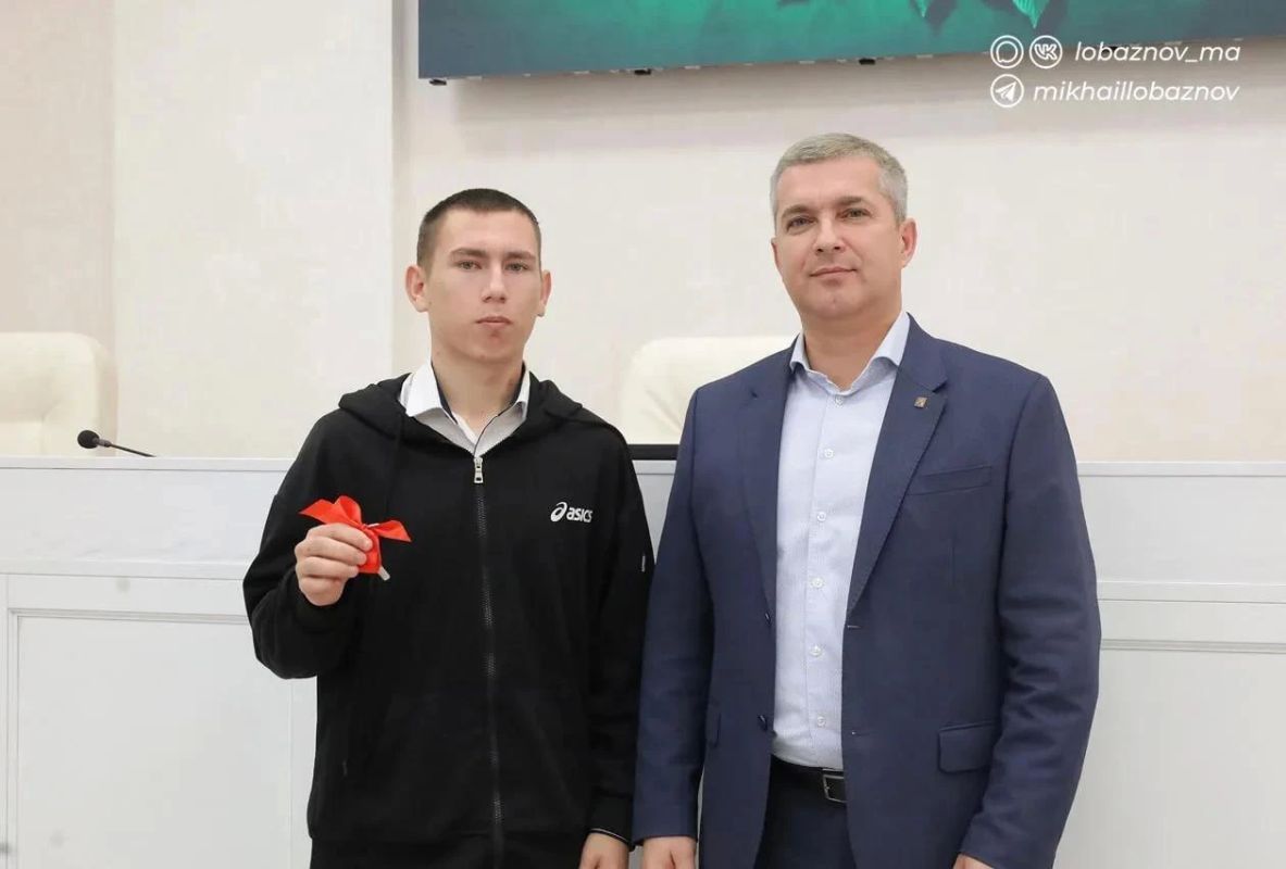 Детям-сиротам и детям, оставшимся без попечения родителей, вручили ключи от собственных квартир Детям-сиротам и детям, оставшимся без попечения родителей, вручили ключи от собственных квартир