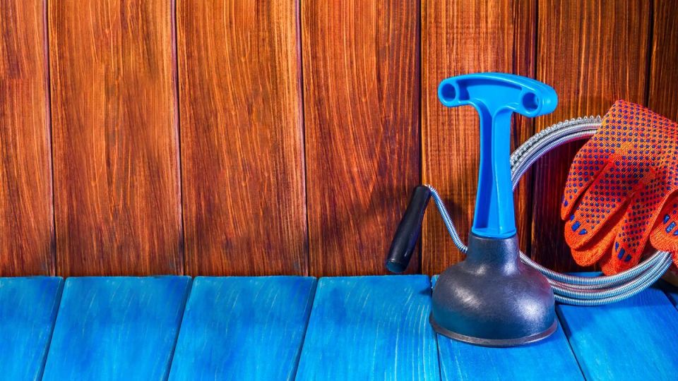 Как самостоятельно справиться с засором в раковине