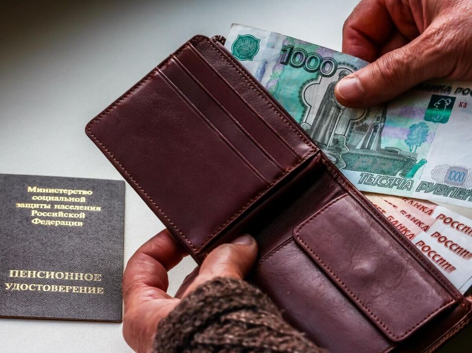 Как накопить на пенсию в 100 тысяч рублей: что нужно знать