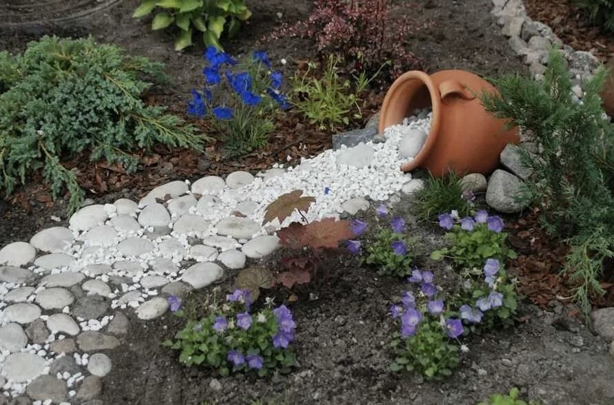 Сухой ручей: как превратить участок в оазис уюта