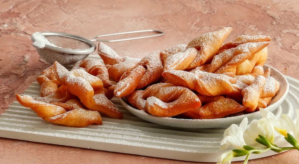 Хворост на молоке: простое и воздушное лакомство для всей семьи