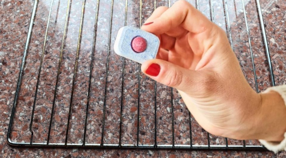 Чистота решетки духовки: простые советы, как справиться с любым загрязнением