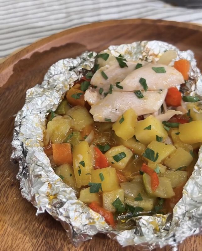 Курочка с овощами в фольге: простое и аппетитное семейное блюдо