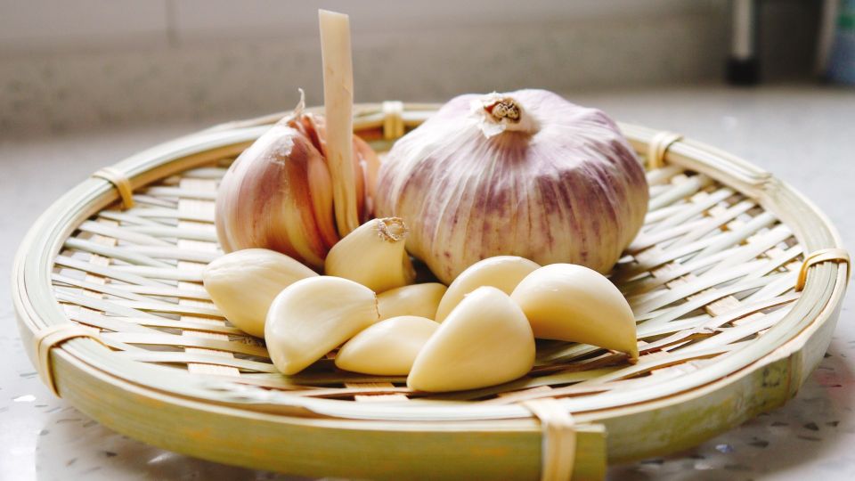 Найдена «капсула времени» для чеснока: пролежит целый год и не сморщится