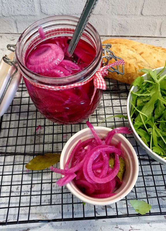 Маринованный красный лук: универсальный гарнир для вашего стола