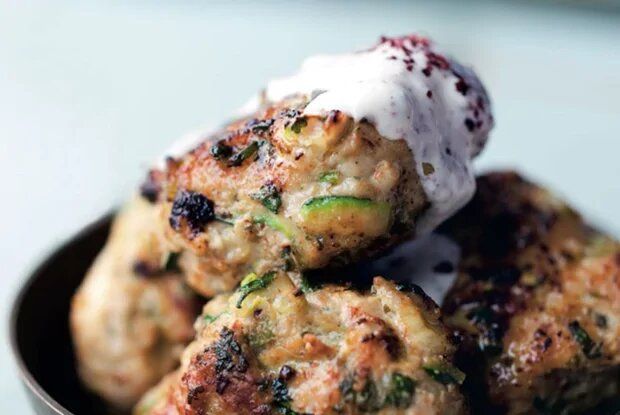 Нежные котлеты из индейки с кабачками