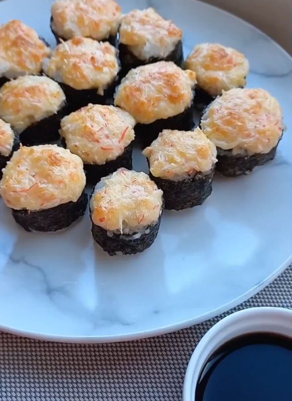 Удобный вечерний перекус: запеченные роллы в духовке без сложных движений