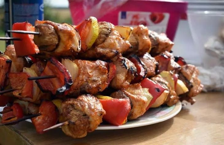 Как приготовить вкусный шашлык в духовке? Топ-5 рецептов