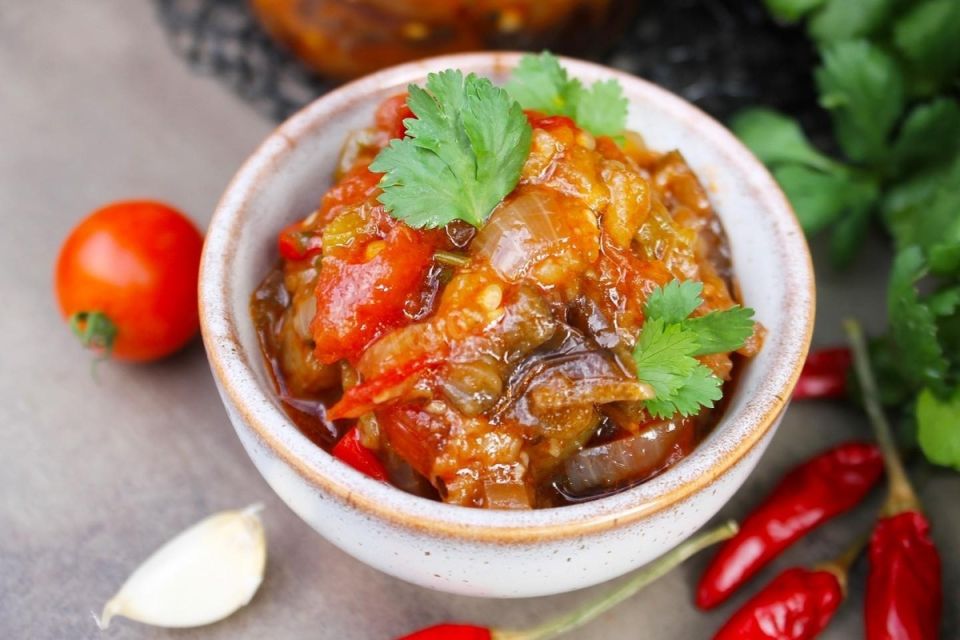 Вкусное и ароматное аджапсандали: закуска из овощей на зиму