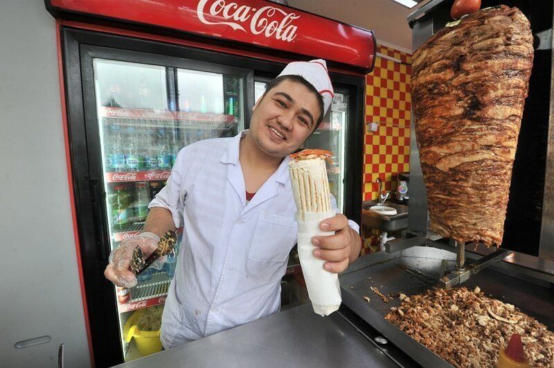 Шаурма: как еда на ходу завоевала сердца россиян в 90-е