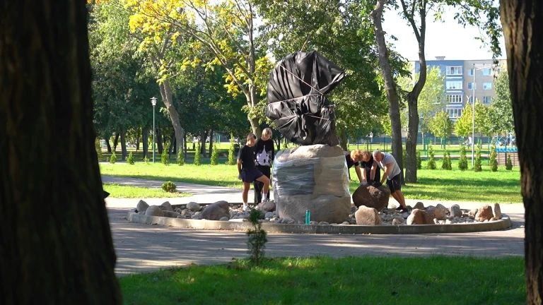 Памятник креветке: новое увлечение Беларуси